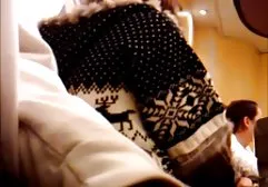 MILF سکس در مطب ورزش Busty MILF از blowjob بسیار جذاب روی مبل می دهد