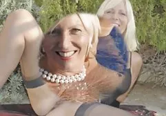 یک هدیه مضاعف Xmas برای سکس دکتر یک Milf شاخ.