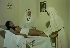 Slamming ریزه اندام جینا سکس با زن دکتر رید