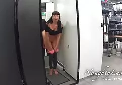 انگشتان دست انگشتی MILF سکس در مطب پزشک لزبین عزیزم خال کوبی کرد