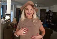 Curvy سوفی دی عاشق دریافت سکس مریض دکتر صورتهای عظیم است